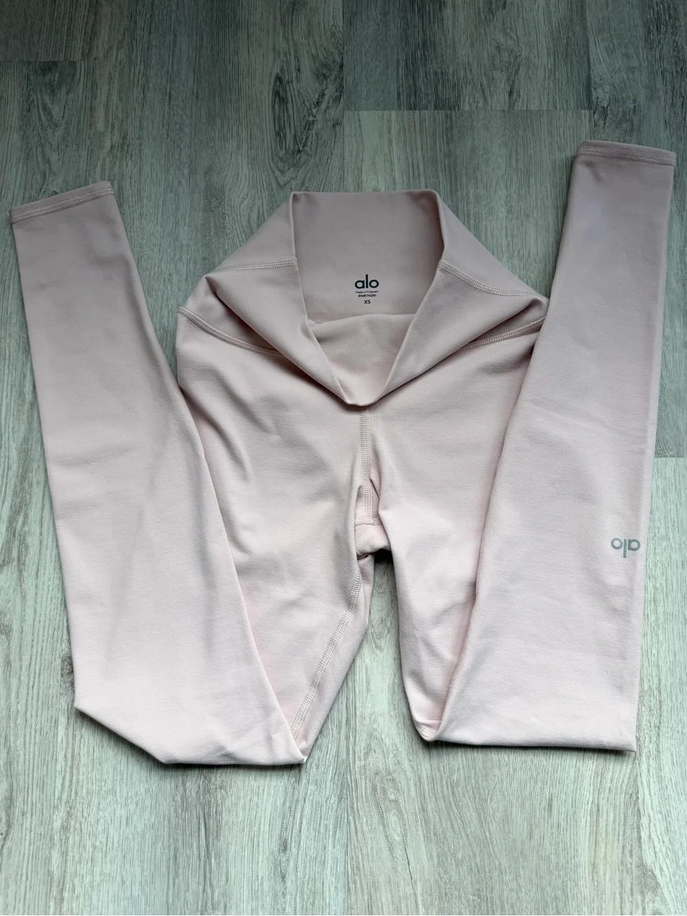 ALO Yoga - High-Waist Airbrush Legging in  Pink Quartz / Pale Blush - size XS